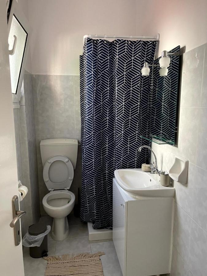 η ελπίδα και η γιάννα ξεκίνησαν ένα χώρο Cute Apartment