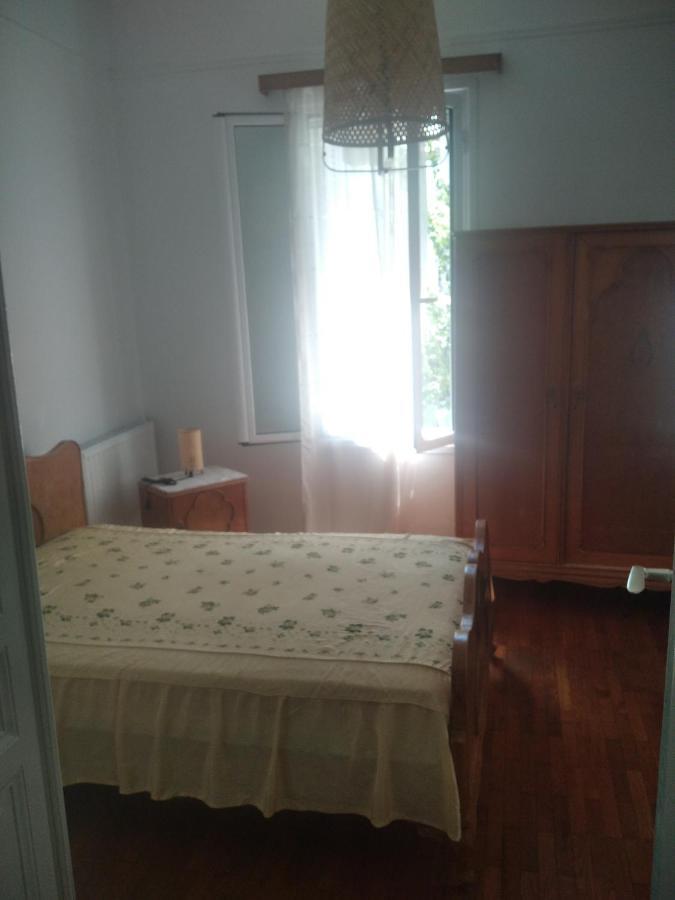 η ελπίδα και η γιάννα ξεκίνησαν ένα χώρο Cute Apartment *