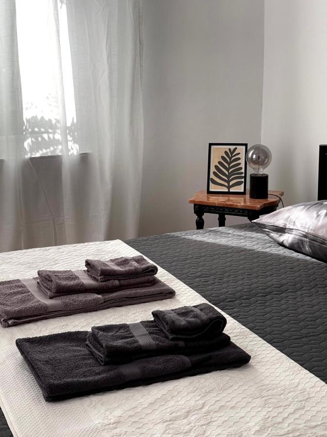 η ελπίδα και η γιάννα ξεκίνησαν ένα χώρο Cute Apartment *