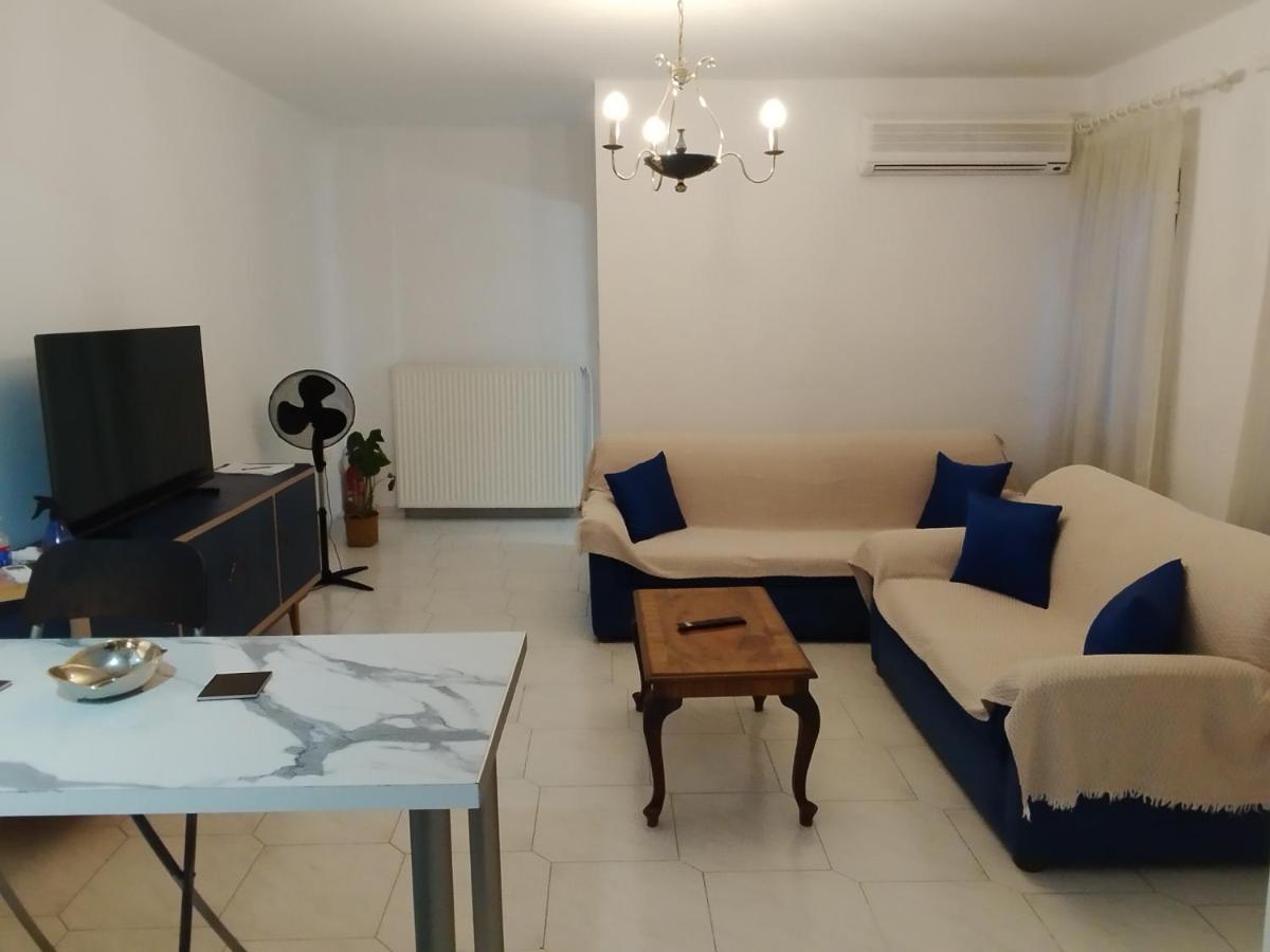 η ελπίδα και η γιάννα ξεκίνησαν ένα χώρο Cute Apartment *